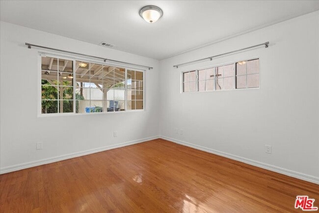 Building Photo - 2126 Selby Ave