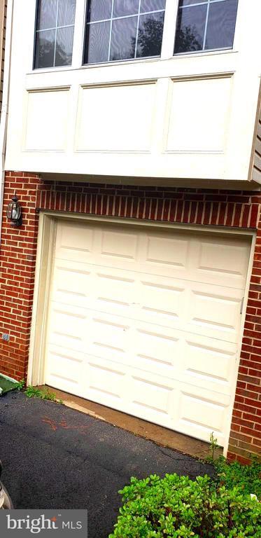 Building Photo - 5613 Glenwood Mews Dr