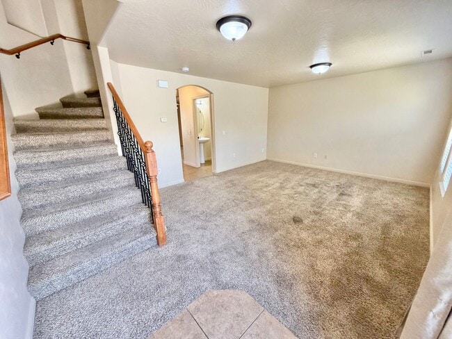 Building Photo - Fossil Hills #51-Beautiful town home near little valley