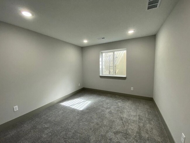 Building Photo - 2279 S Chateau Ct