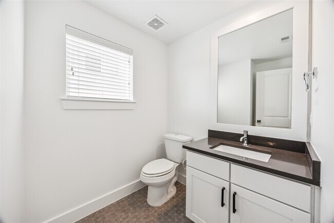 Building Photo - 1812 W Webster St