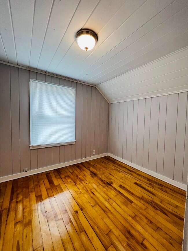 Building Photo - 5227 47th Ave