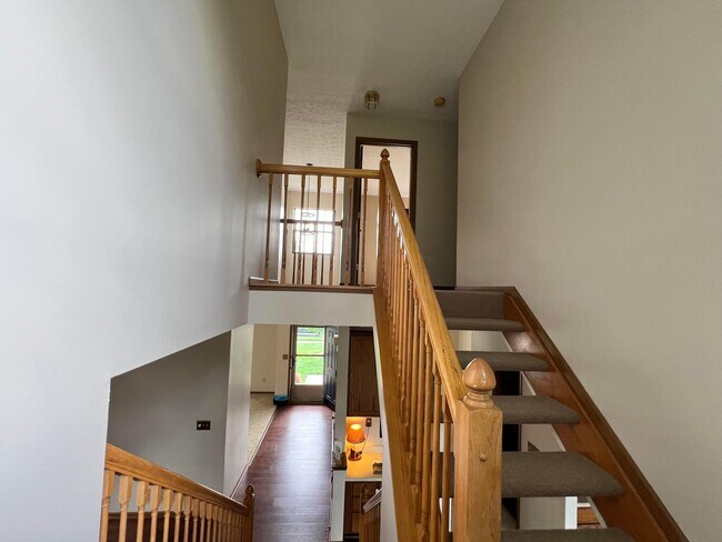 Building Photo - 758 N Starr Dr