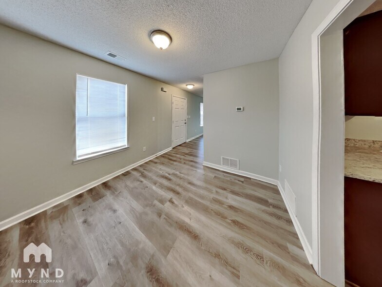 Building Photo - 3806 Sungrove Cir E
