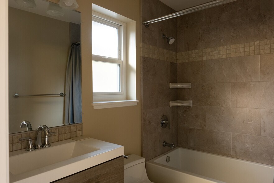 Bathroom - 2525 Sir Francis Drake Blvd