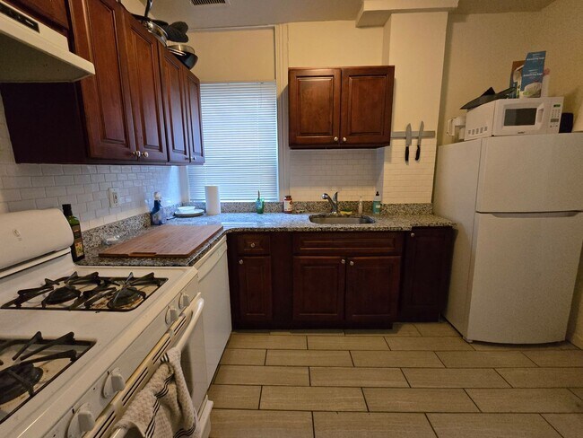 Building Photo - 867 N 29th St