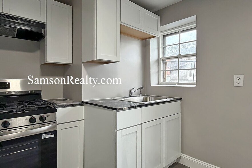 Building Photo - 41 Jenckes St