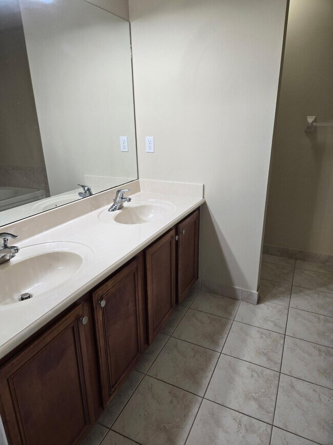 Building Photo - 1999 Newport Isles Blvd