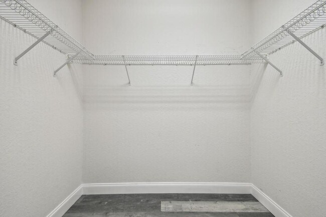 Building Photo - 6644 Country Club Rd