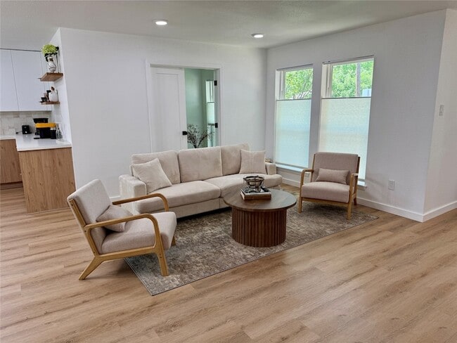 Building Photo - 8515 Mullins Dr