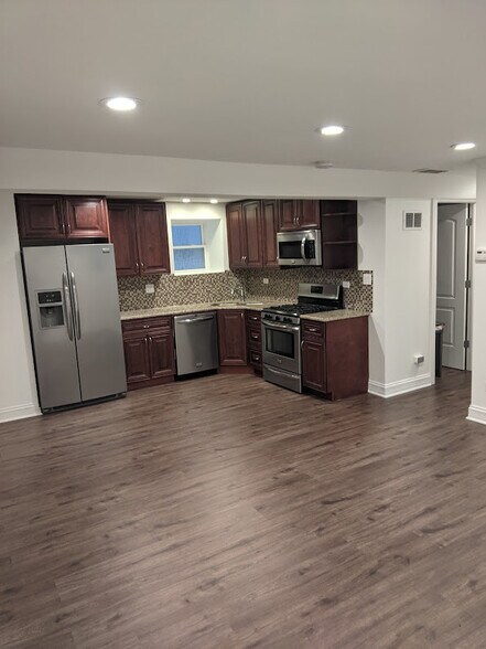 Building Photo - 3345 W Cullom Ave