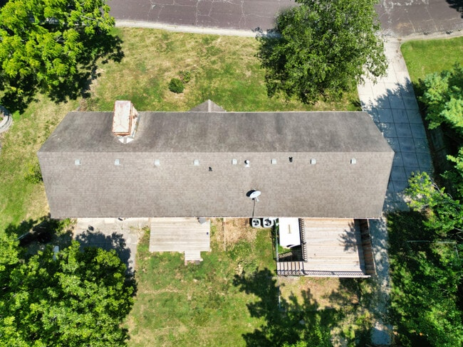 Building Photo - 2400 Ridgefield Rd