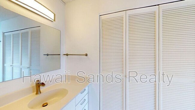 Building Photo - 320 Liliuokalani St
