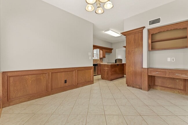 Building Photo - Spacious and Full of Character -  3,000+ S...