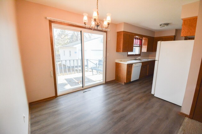 Building Photo - 3bed 2bath Available For Rent in Easy Acce...