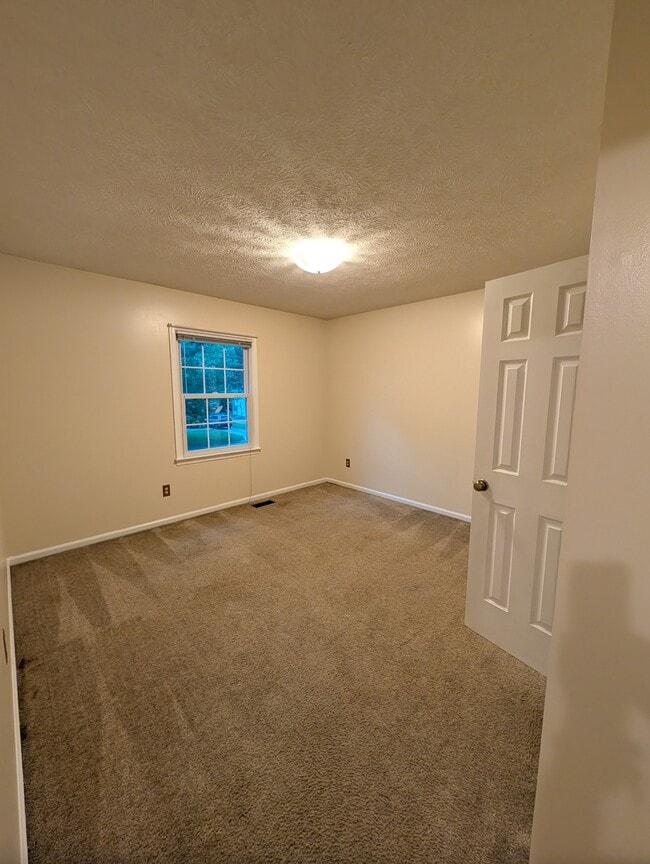 Building Photo - 32 Gambol St