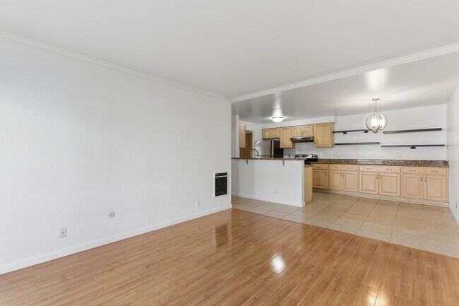 Building Photo - 1 Bed • 1 Bath Apartment with Balcony & Parking – Prime Oakland Location