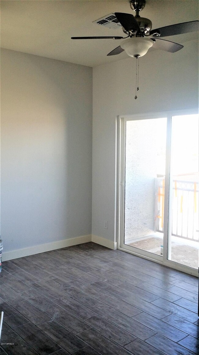 Building Photo - 1341 E Polk St