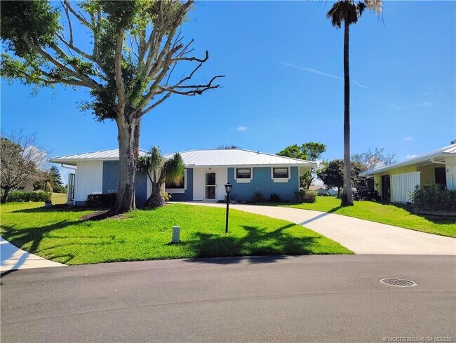 Building Photo - 5211 SE Sea Island Way