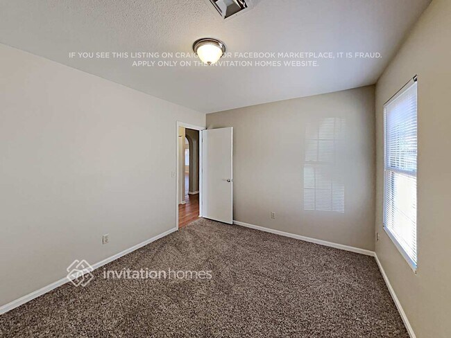 Building Photo - 668 E Manor Dr