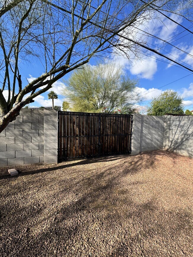 Building Photo - 2014 N 16th Ave