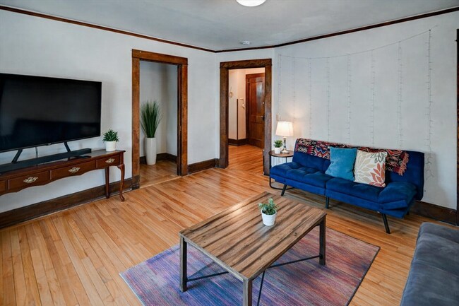 Building Photo - 416 Castle Pl