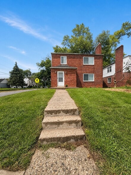 Building Photo - 403 S Chase Ave