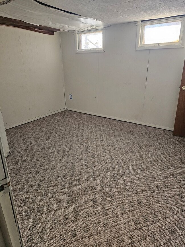 Building Photo - 909 Cale Ave