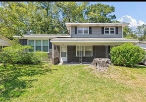 Building Photo - 664 Momote Dr W