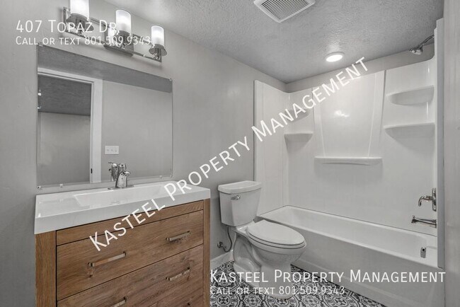 Building Photo - 407 Topaz Dr