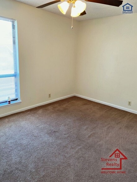 Building Photo - 419 Oriole Dr