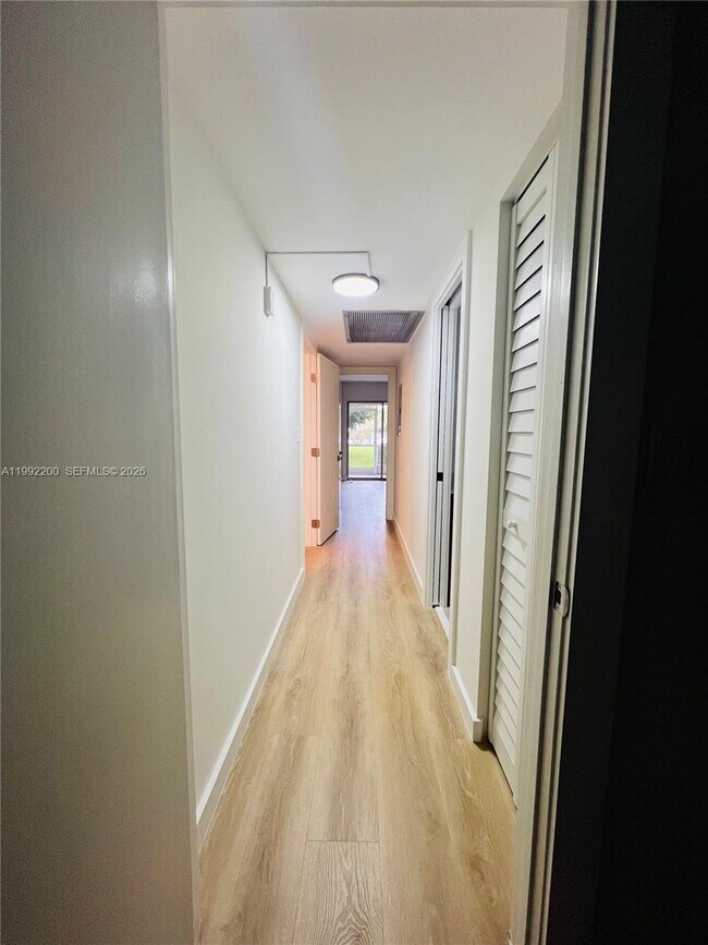 Building Photo - 2402 Antigua Cir