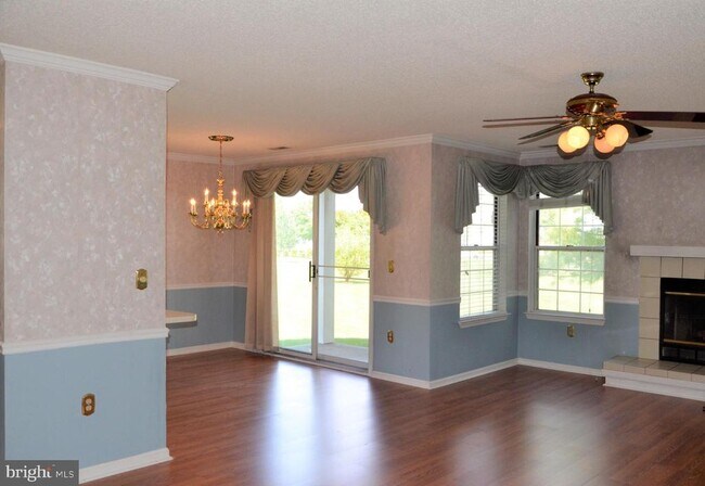 Building Photo - 818 Roundtree Pl