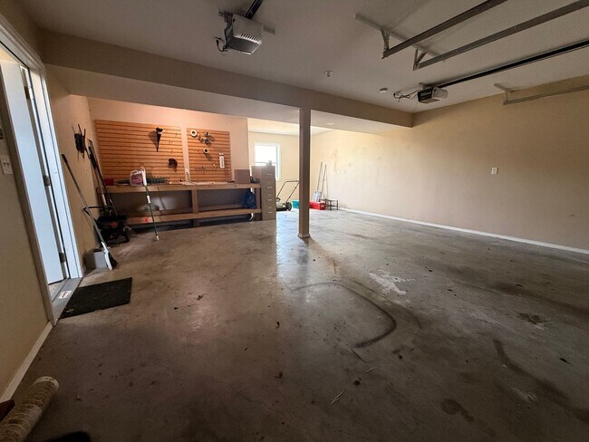 Building Photo - Beautiful Split Level in Northern Heights