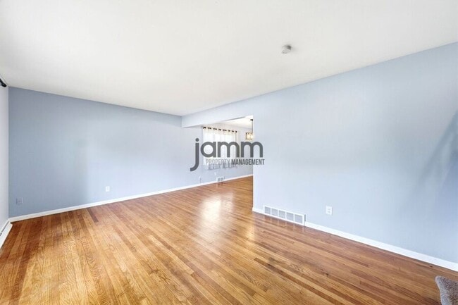 Building Photo - 8983 Highland Dr