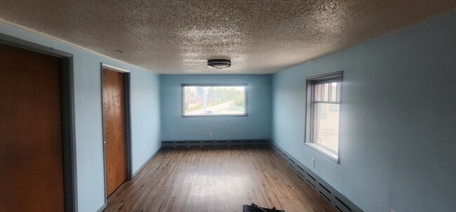 Primary Photo - 1528 S Cushman St