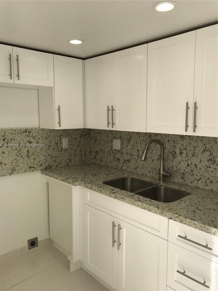 Building Photo - 234 Antiquera Ave