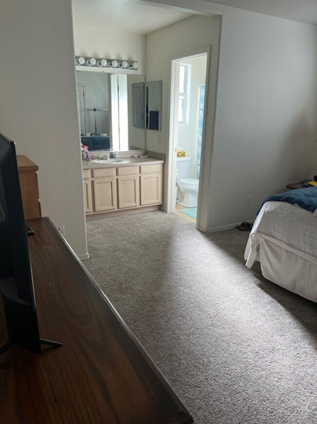 Building Photo - 6260 N Old McDonald Dr