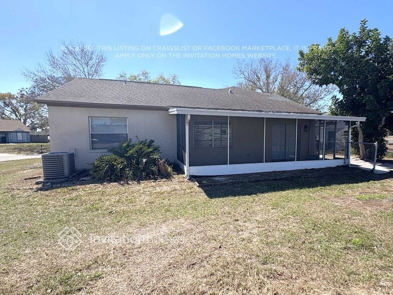 Building Photo - 5657 25th St Cir E