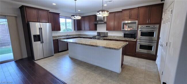 Building Photo - 10465 Saddle Mountain St