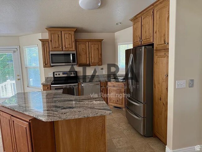 Building Photo - 941 Fremont Rd