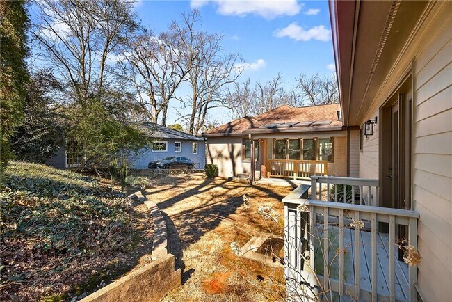 Building Photo - 1319 Chalmette Dr NE