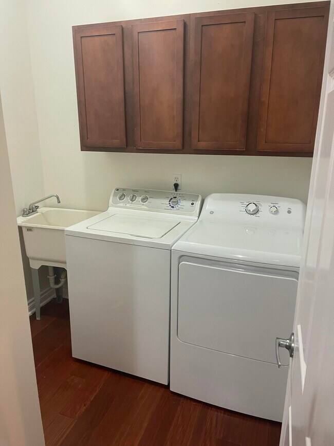 Building Photo - 45588 S Stonewood Rd