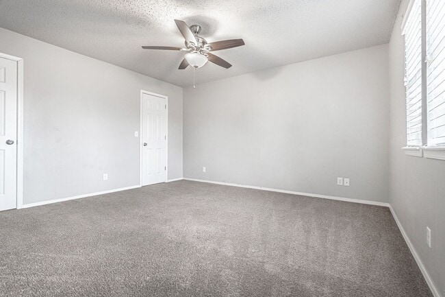 Building Photo - Newly Renovated Duplex! Rare!