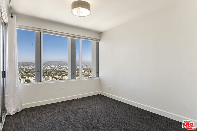 Building Photo - 735 Hauser Blvd