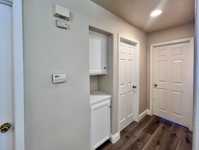 Building Photo - $2,750 West Fresno Near Island Water Park  4 Bed W. San Ramon
