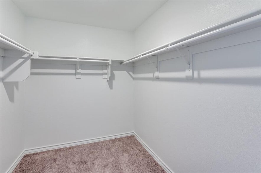Master Closet - 377 Princewood Dr