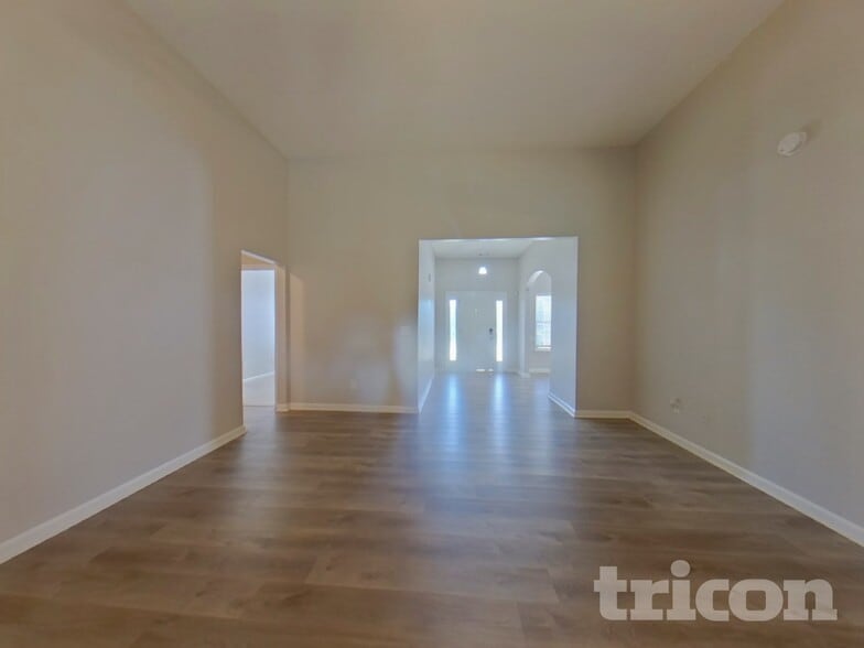 Building Photo - 496 Birchwood Dr