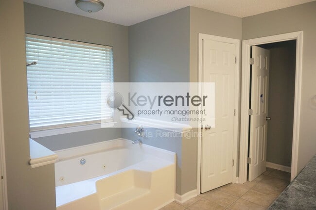 Building Photo - 510 Cloudview Ln