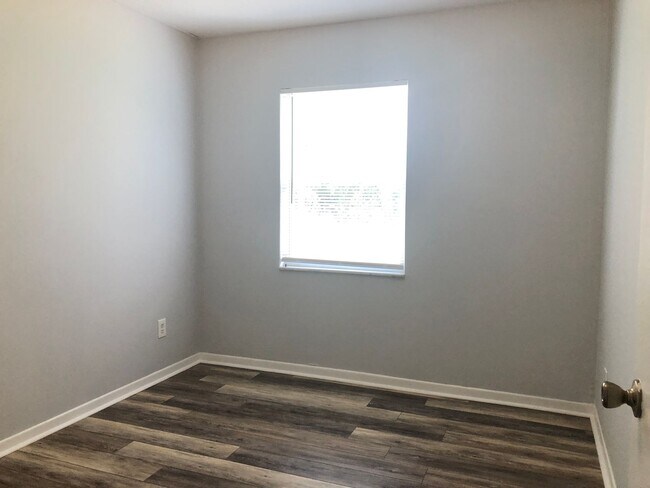 Building Photo - 10602 Allisheim Ave
